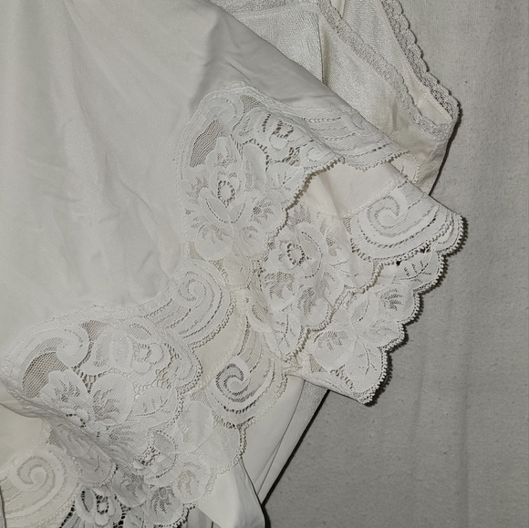 Vintage White slip with lace accents long with adjustable spaghetti straps - Picture 6 of 8